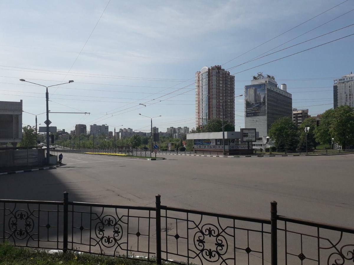 Apartment 30 M2 On Sergei Esenin 11 Kharkiv Eksteriør billede
