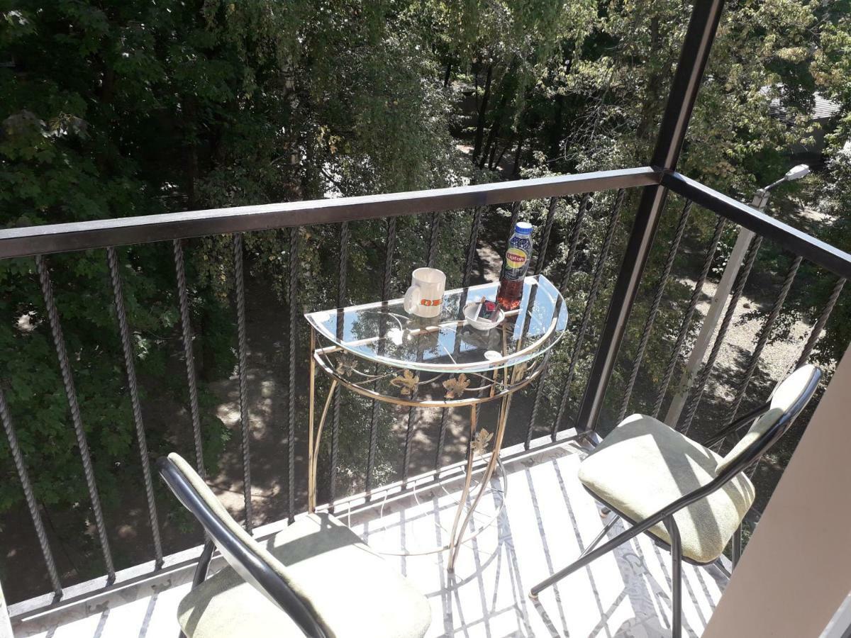 Apartment 30 M2 On Sergei Esenin 11 Kharkiv Eksteriør billede